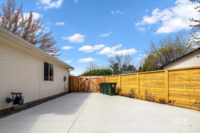 3824 W Aspen Creek Ct, Meridian, ID 83642