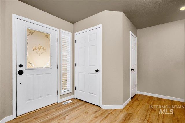 3824 W Aspen Creek Ct, Meridian, ID 83642