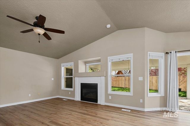 3824 W Aspen Creek Ct, Meridian, ID 83642