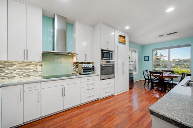 1519 Roaring Springs Lane, Pasadena, TX 77586