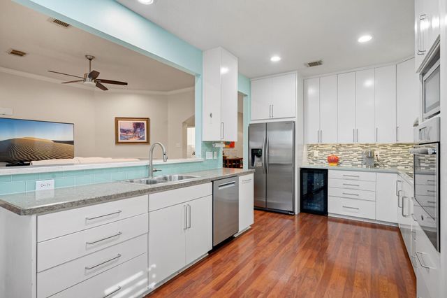 1519 Roaring Springs Lane, Pasadena, TX 77586