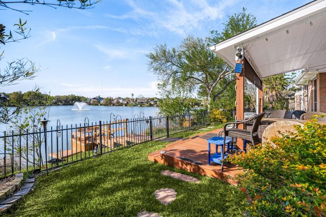 1519 Roaring Springs Lane, Pasadena, TX 77586