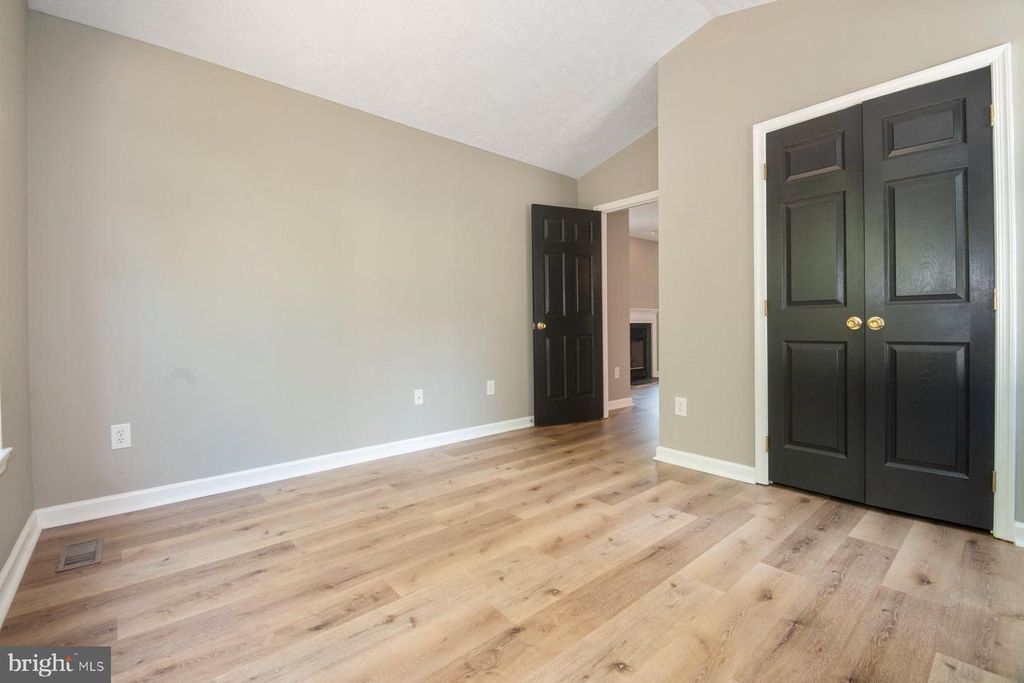 Image 14 of property listing at 1214 MARKHAM LN, Pasadena, MD 21122