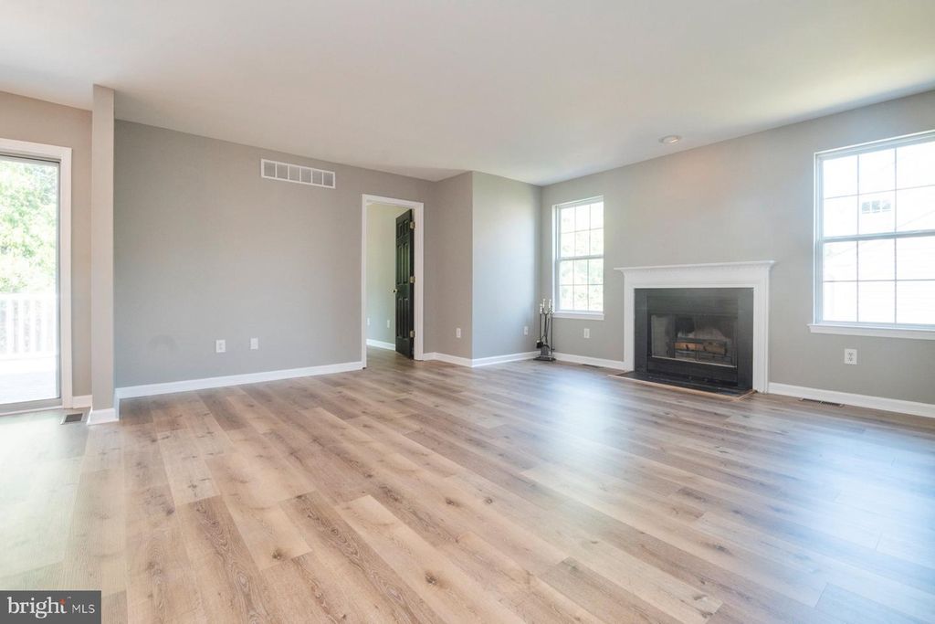 Image 15 of property listing at 1214 MARKHAM LN, Pasadena, MD 21122