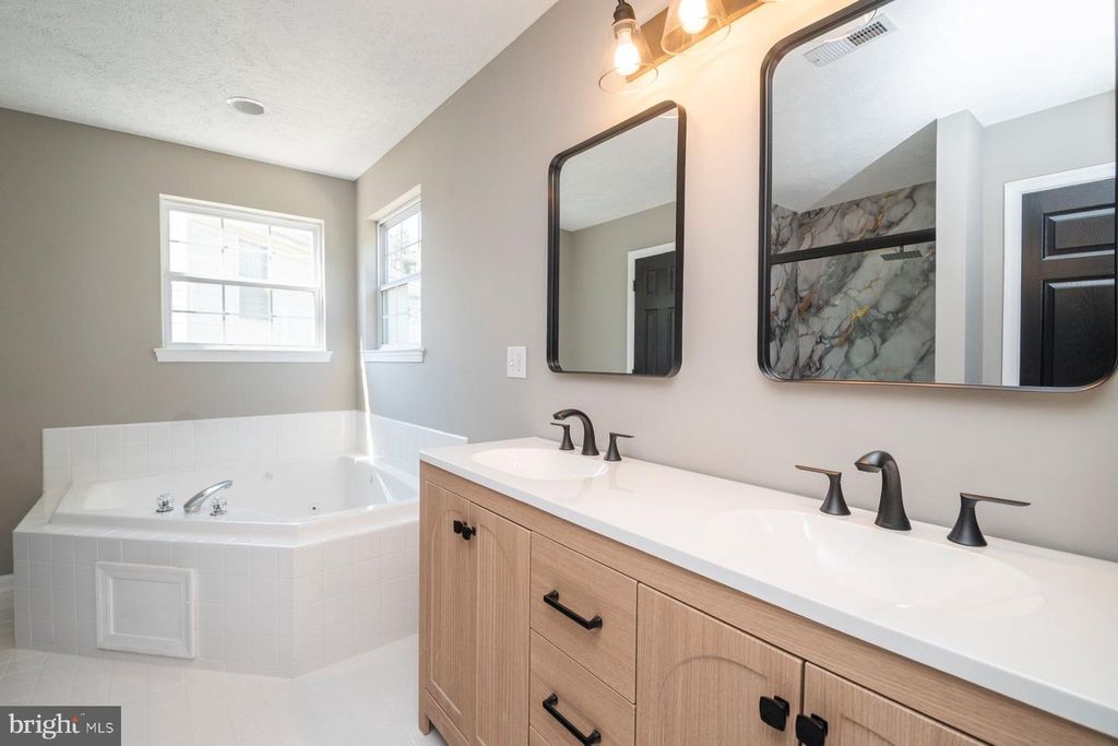 Image 22 of property listing at 1214 MARKHAM LN, Pasadena, MD 21122