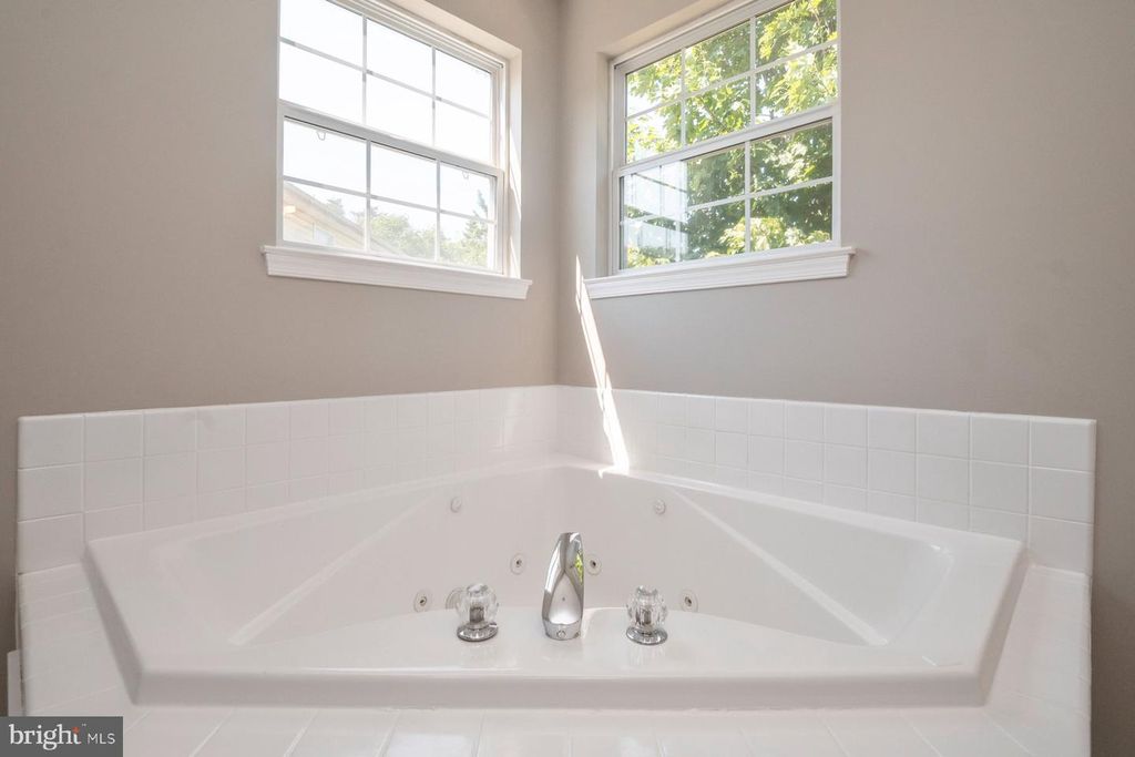 Image 23 of property listing at 1214 MARKHAM LN, Pasadena, MD 21122