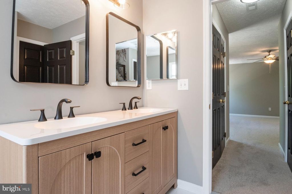 Image 24 of property listing at 1214 MARKHAM LN, Pasadena, MD 21122