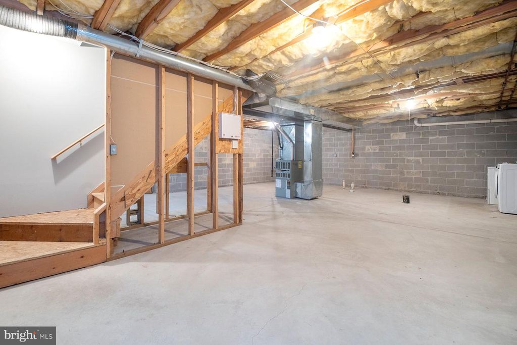 Image 32 of property listing at 1214 MARKHAM LN, Pasadena, MD 21122