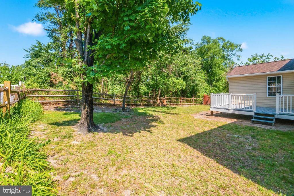 Image 38 of property listing at 1214 MARKHAM LN, Pasadena, MD 21122