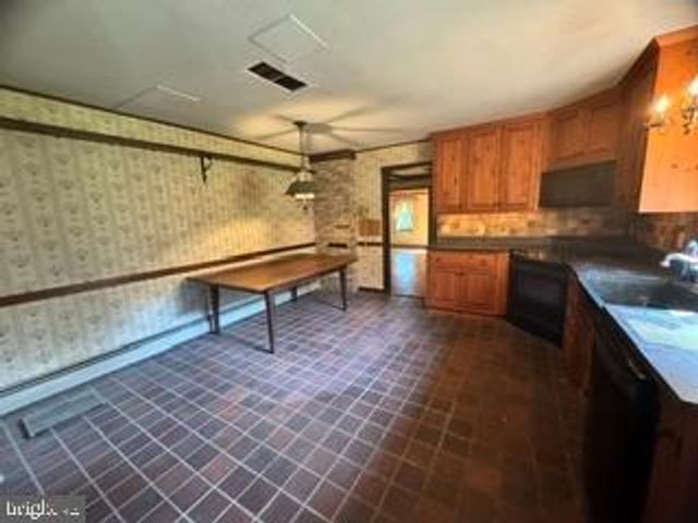 1482 HILLTOP RD, Leesport, PA 19533