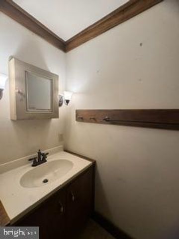 1482 HILLTOP RD, Leesport, PA 19533