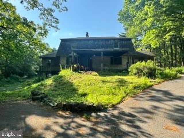 1482 HILLTOP RD, Leesport, PA 19533