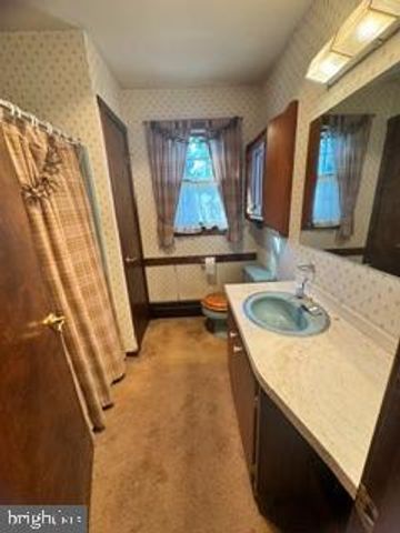 1482 HILLTOP RD, Leesport, PA 19533
