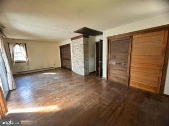 1482 HILLTOP RD, Leesport, PA 19533