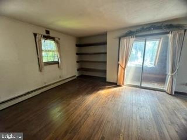 1482 HILLTOP RD, Leesport, PA 19533