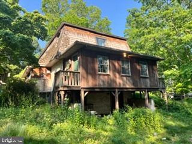 1482 HILLTOP RD, Leesport, PA 19533