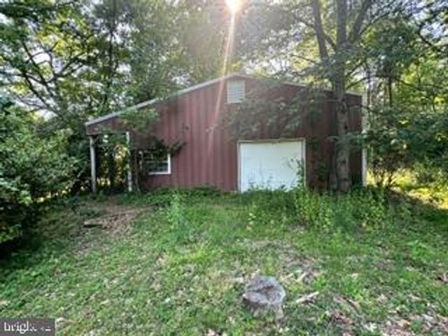 1482 HILLTOP RD, Leesport, PA 19533