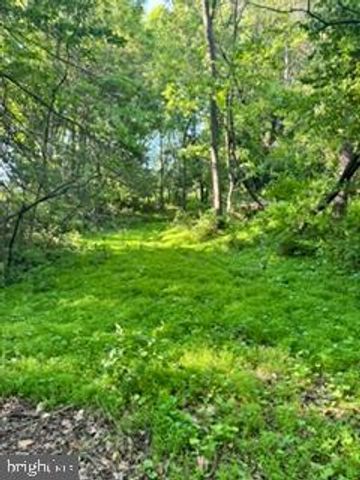 1482 HILLTOP RD, Leesport, PA 19533