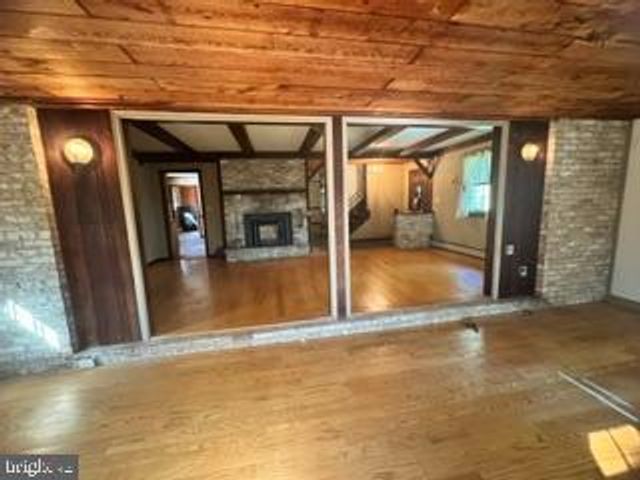 1482 HILLTOP RD, Leesport, PA 19533