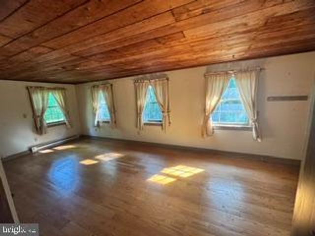 1482 HILLTOP RD, Leesport, PA 19533