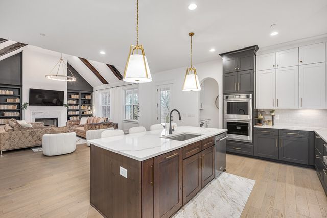 1012 Sinatra Dr, Nolensville, TN 37135