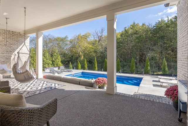 1012 Sinatra Dr, Nolensville, TN 37135