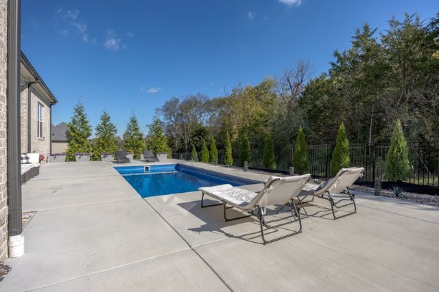 1012 Sinatra Dr, Nolensville, TN 37135