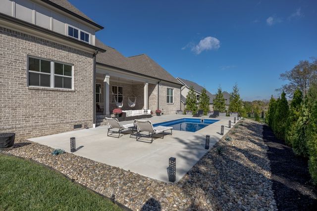 1012 Sinatra Dr, Nolensville, TN 37135