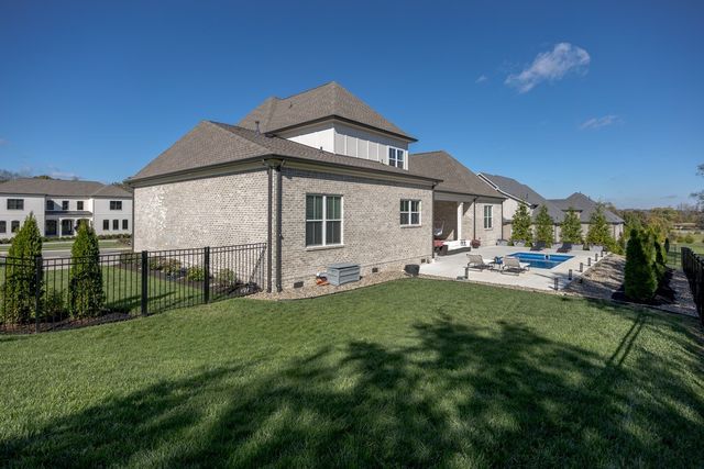 1012 Sinatra Dr, Nolensville, TN 37135