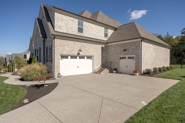 1012 Sinatra Dr, Nolensville, TN 37135