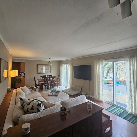 128 Essex Road, Elk Grove Village, IL 60007