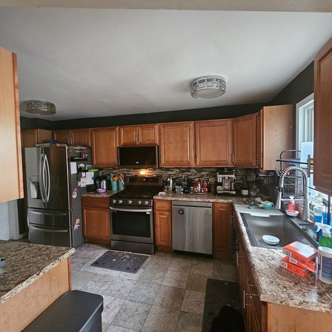 128 Essex Road, Elk Grove Village, IL 60007