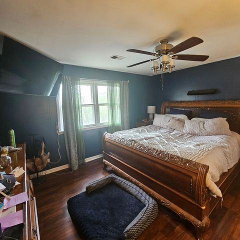 128 Essex Road, Elk Grove Village, IL 60007