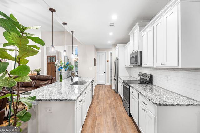 208 Susannes Retreat, Perry, GA 31069