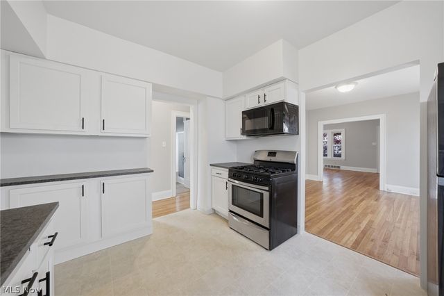 2058 Wascana Avenue, Lakewood, OH 44107
