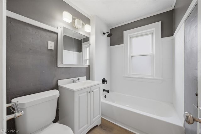 2058 Wascana Avenue, Lakewood, OH 44107