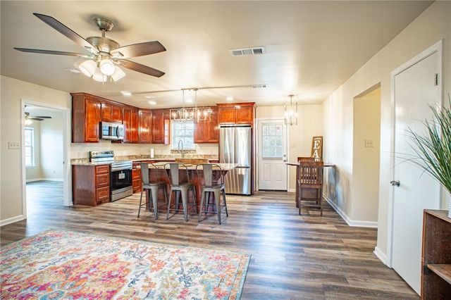 903 N Kaufman, Mexia, TX 76667