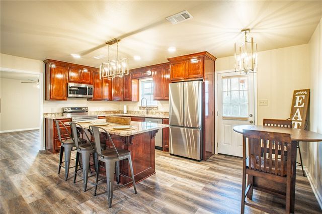 903 N Kaufman, Mexia, TX 76667