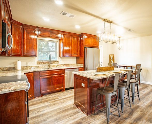 903 N Kaufman, Mexia, TX 76667
