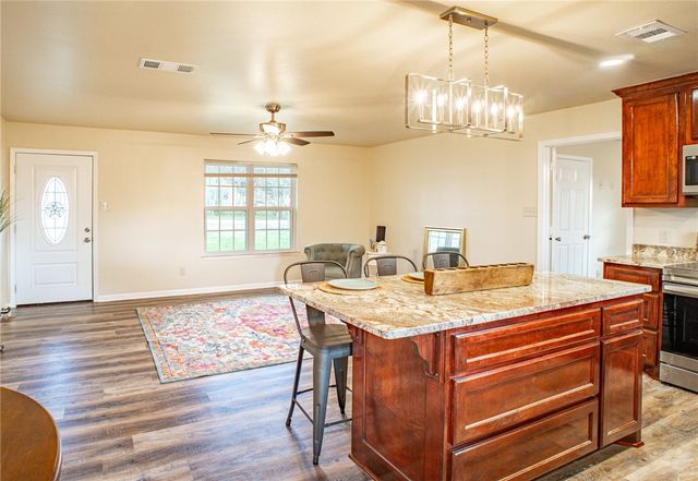 903 N Kaufman, Mexia, TX 76667