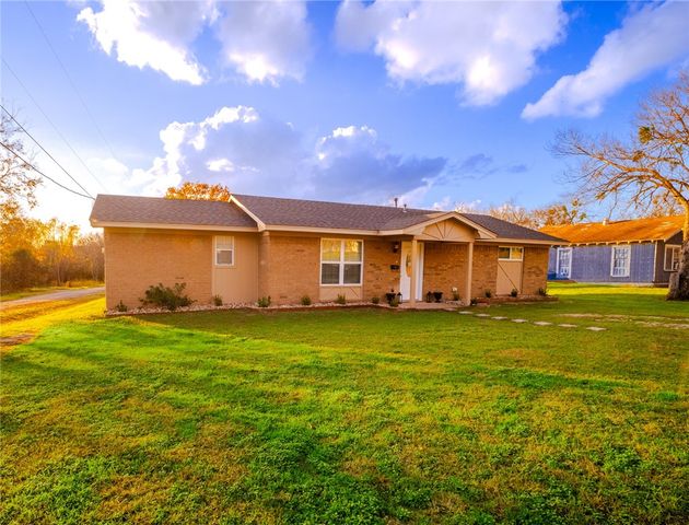 903 N Kaufman, Mexia, TX 76667