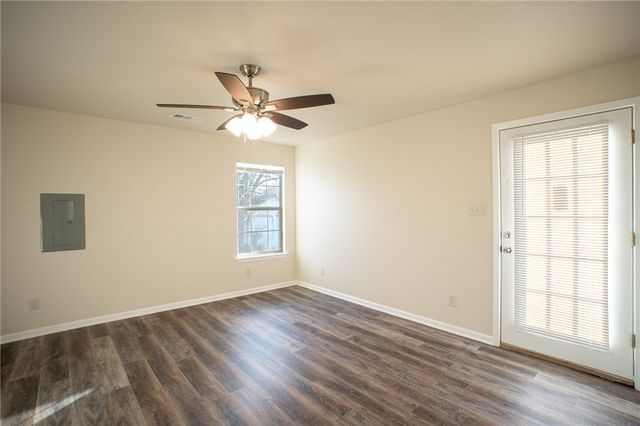 903 N Kaufman, Mexia, TX 76667