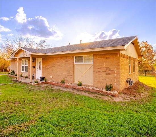 903 N Kaufman, Mexia, TX 76667