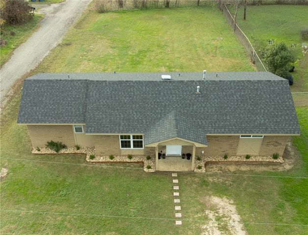 903 N Kaufman, Mexia, TX 76667