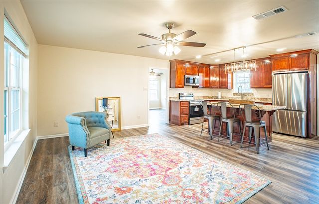 903 N Kaufman, Mexia, TX 76667
