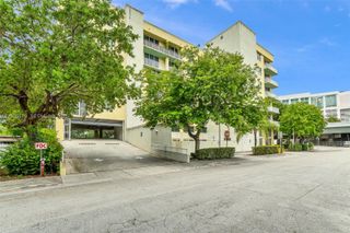 1350 NW 8th Ct 207, Miami, FL 33136