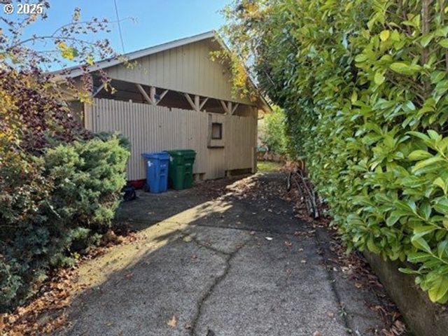 170 E 40TH Ave, Eugene, OR 97405