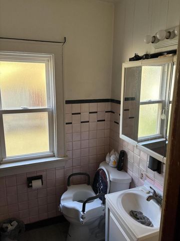 5021 N 27th STREET, Milwaukee, WI 53209