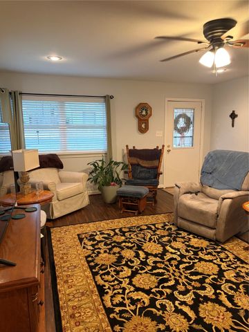 50 31st Street SE, Paris, TX 75460