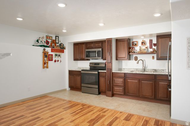 426 S DEER HOLLOW RD, Tooele, UT 84074